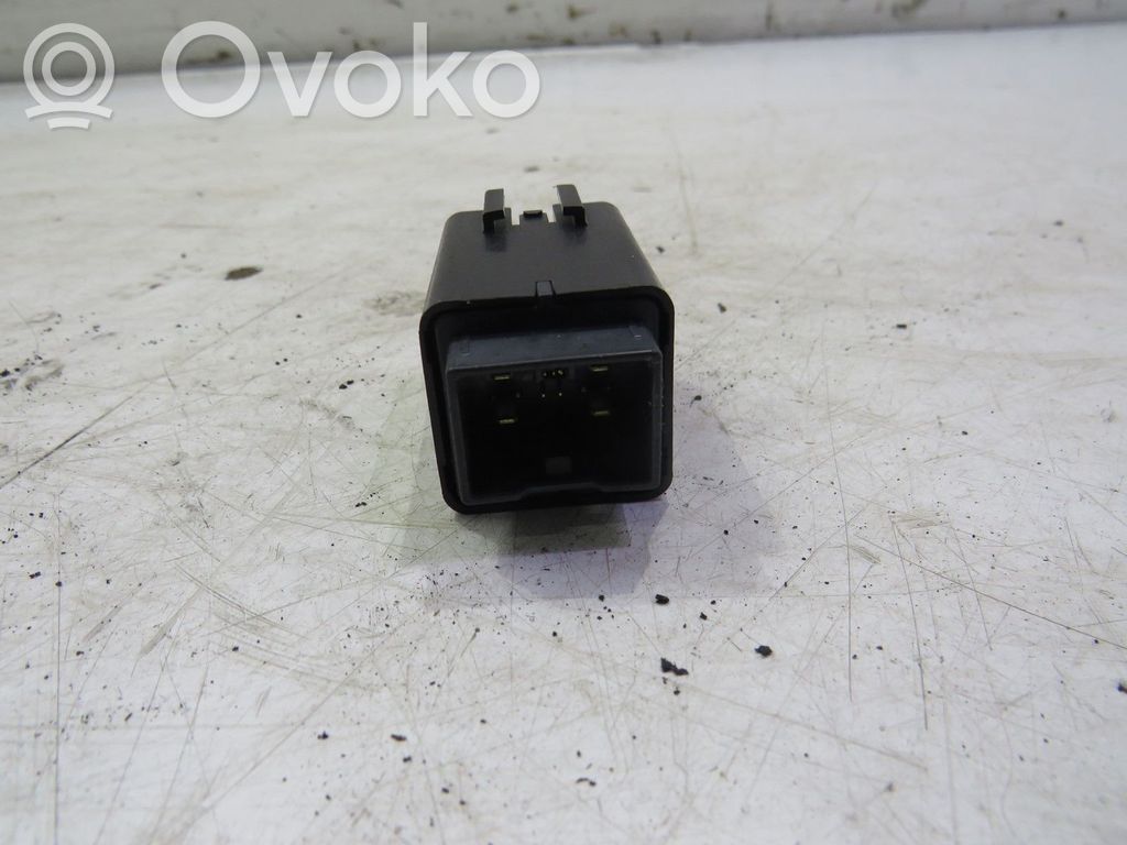 KIA Carens III Muu rele 