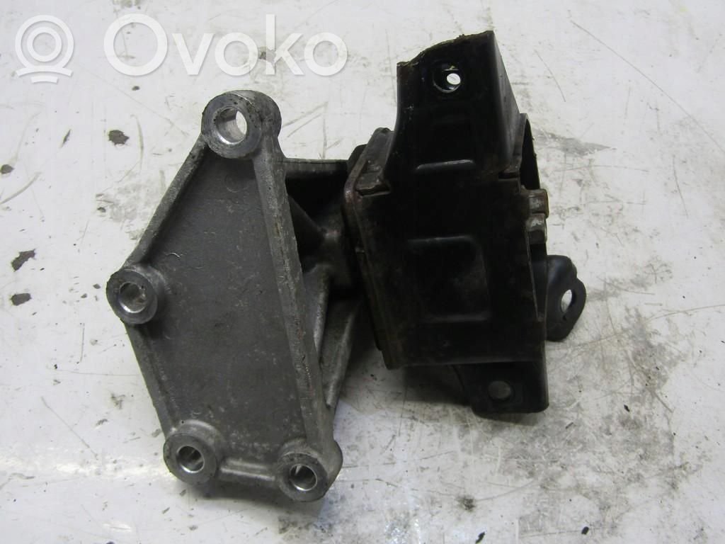KIA Ceed Gearbox mounting bracket 