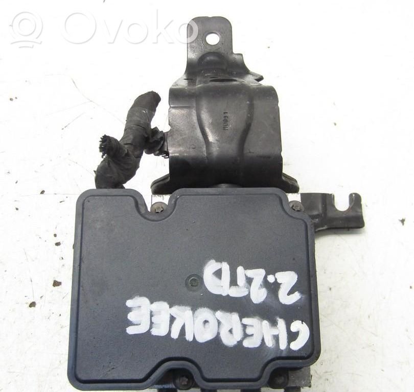 Jeep Cherokee KL ABS-pumppu 