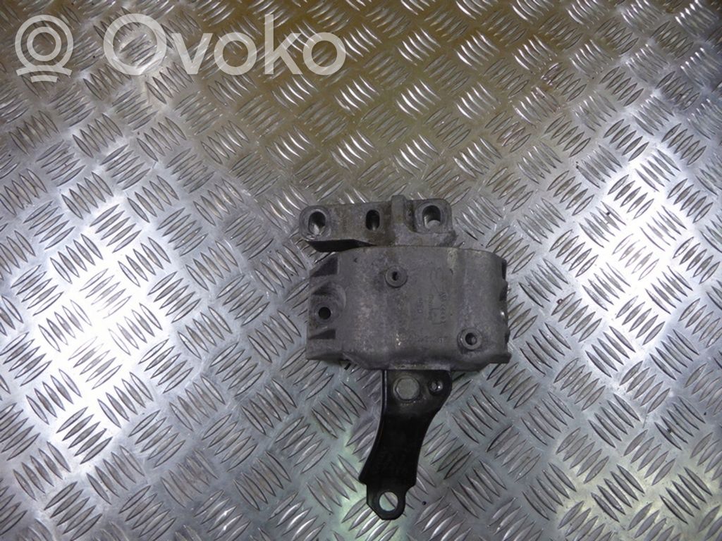 Volkswagen Golf IV Engine mount bracket 