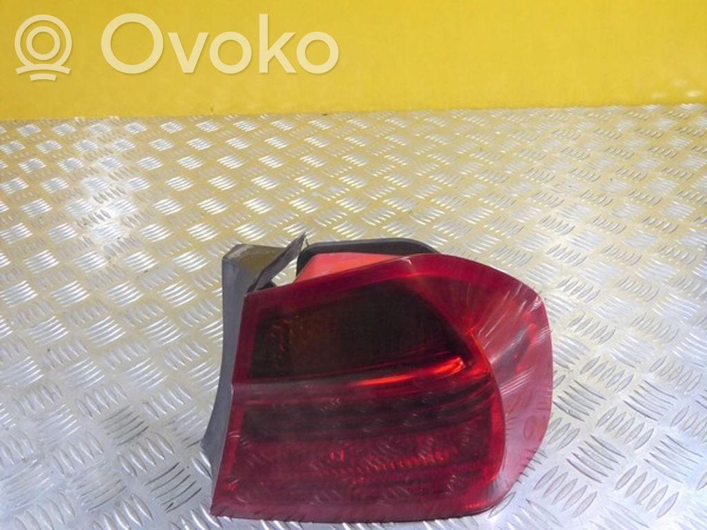 Rear/tail lights   6937458