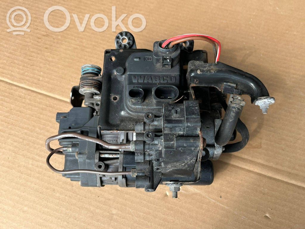 Audi Q7 4M Air suspension compressor/pump 
