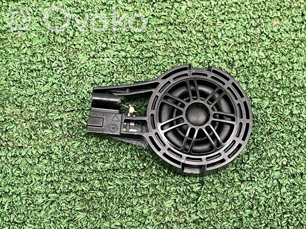 Audi e-tron Takaoven kaiutin 