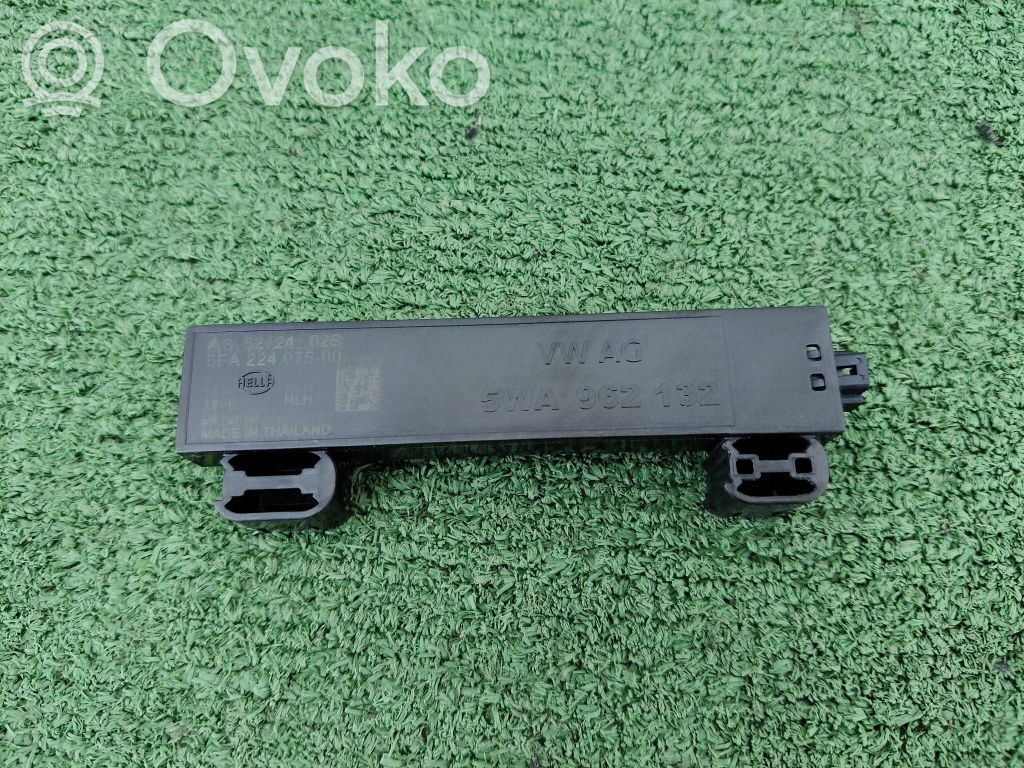 Antenne des Keyless-Systems   5FA224075,5WA962132