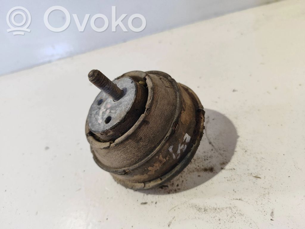 BMW 5 E39 Engine mount bracket 