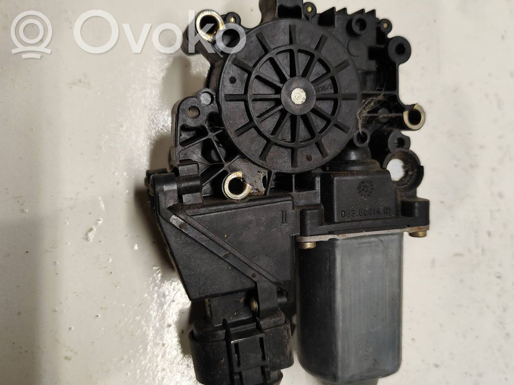 Audi A4 S4 B5 8D Silnik regulatora szyby drzwi przednich 