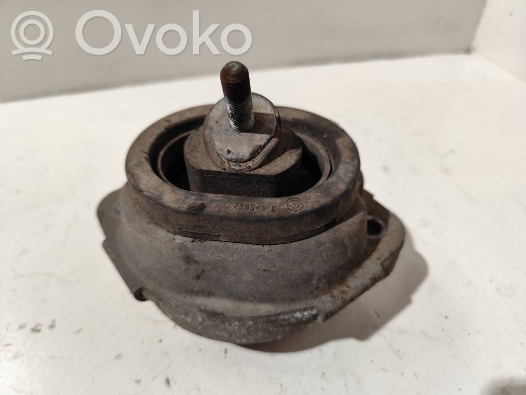 Engine mount bracket   6758430