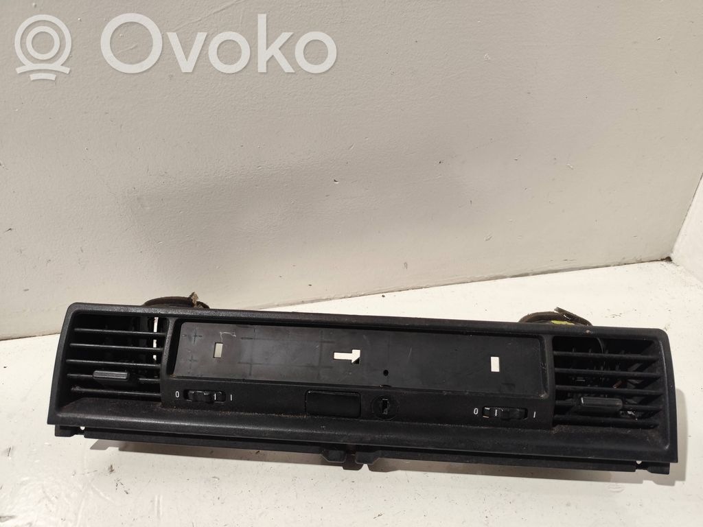 BMW 3 E36 Mantu nodalījuma slēdzene 