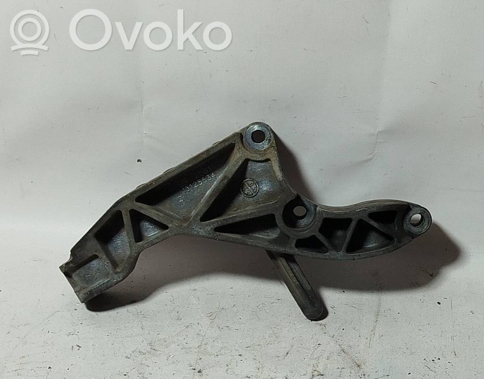 Opel Zafira B Engine mounting bracket 