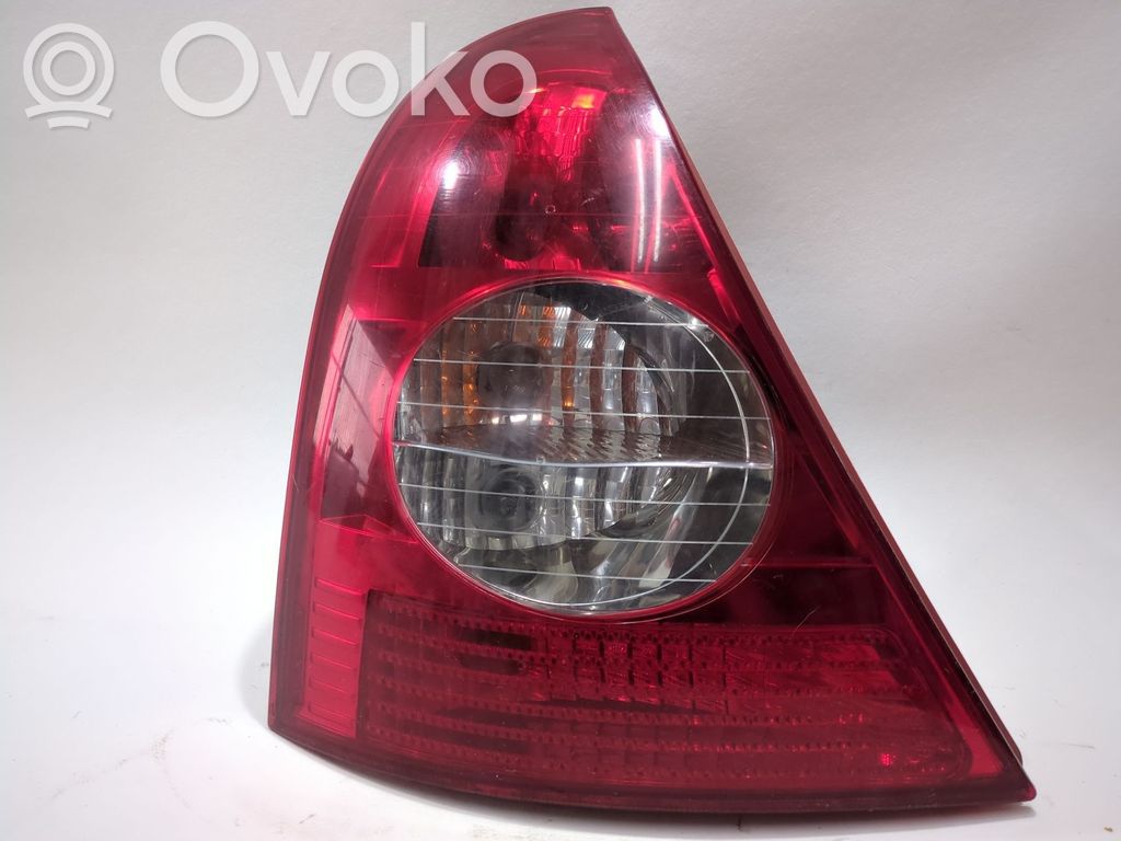 Renault Clio II Aizmugurējais lukturis virsbūvē 