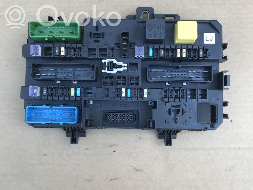 Opel Astra H Fuse module 