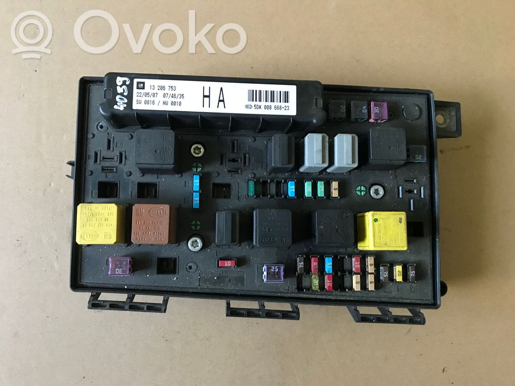 Opel Astra H Fuse module 