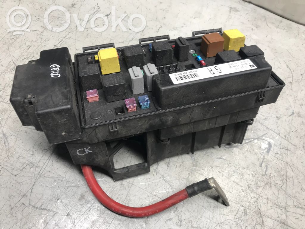 Opel Zafira B Fuse module 