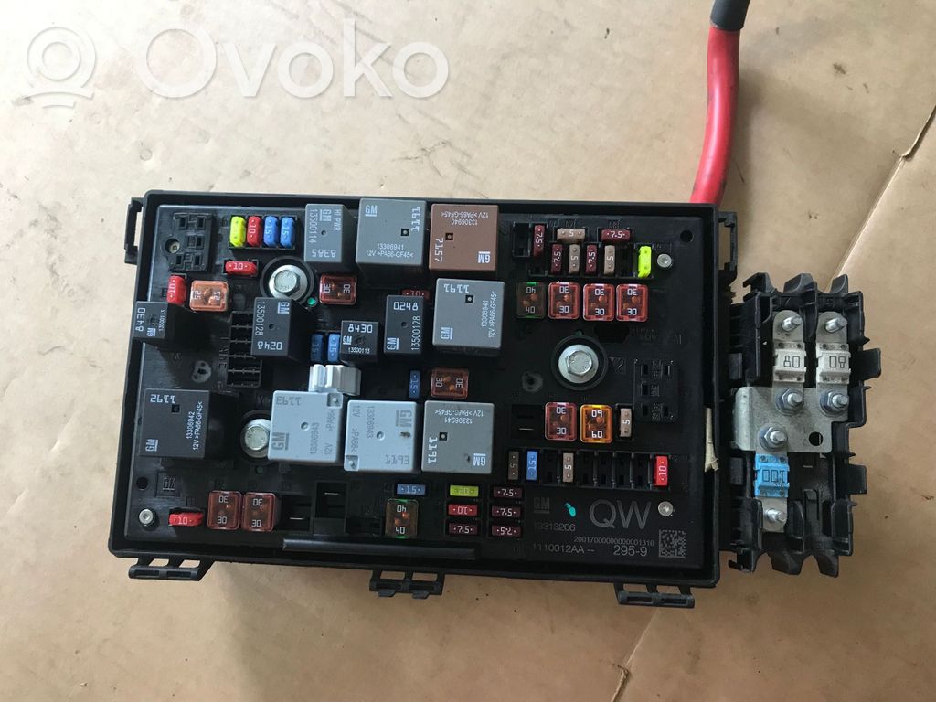 Opel Astra J Drošinātāju bloks 