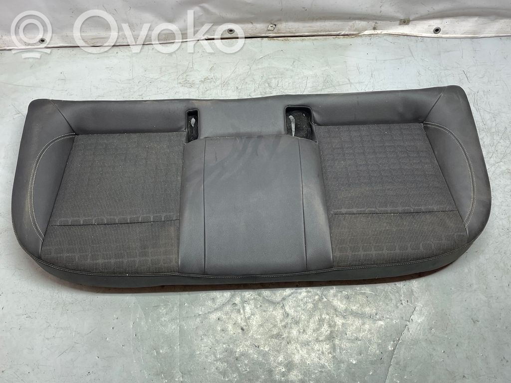 Opel Astra J Takaistuin 