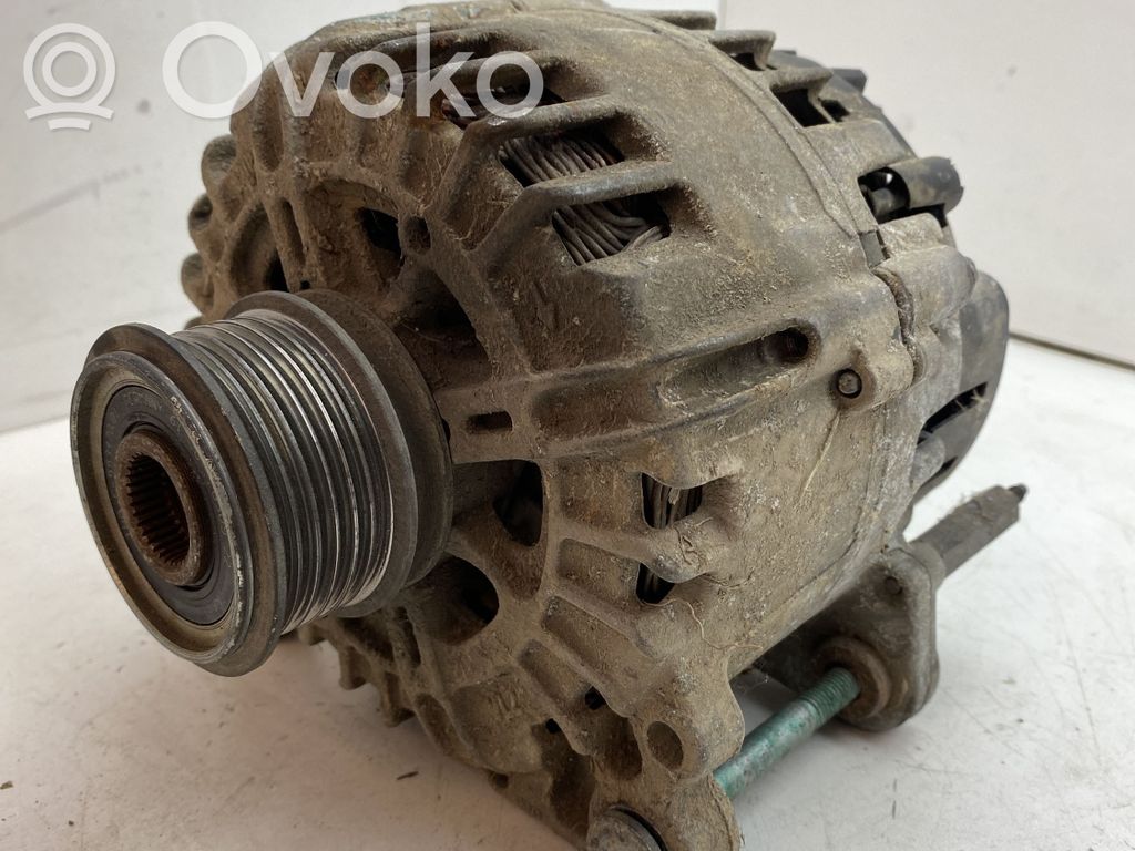 Volkswagen PASSAT B7 Ģenerators 