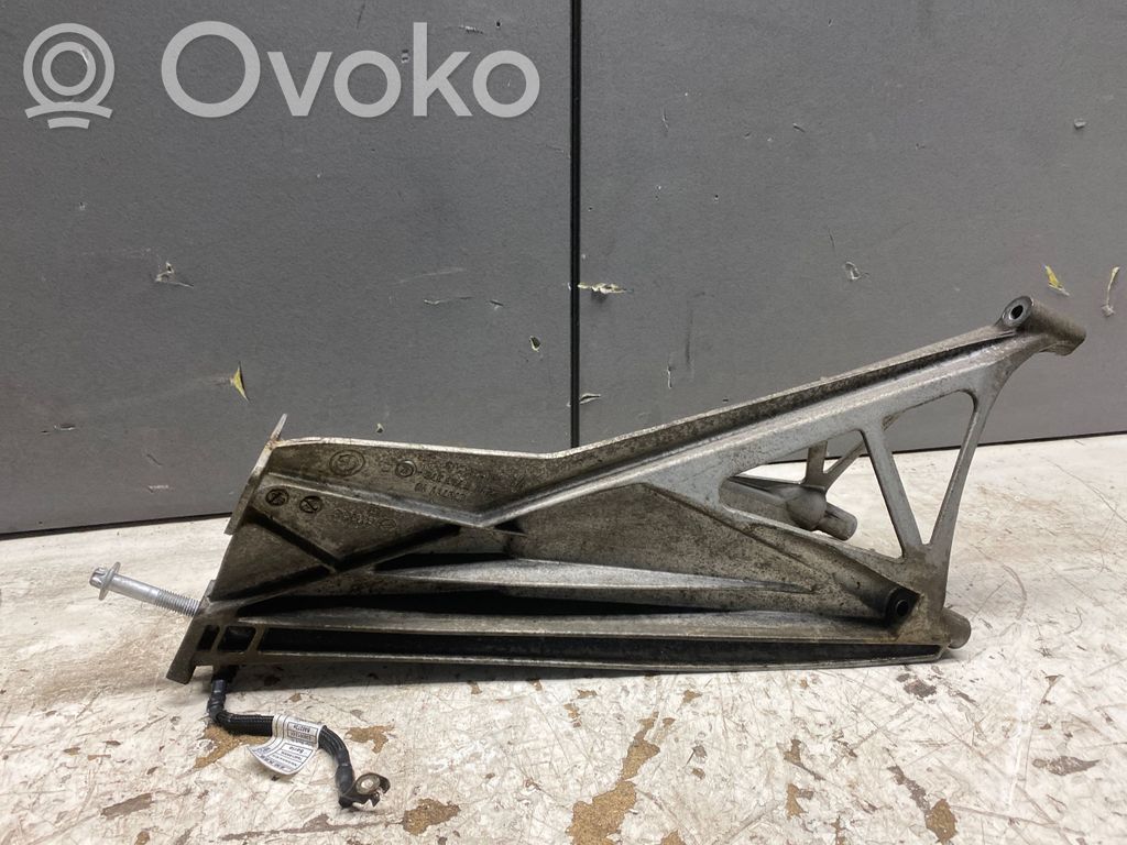 BMW i3 Engine mounting bracket 