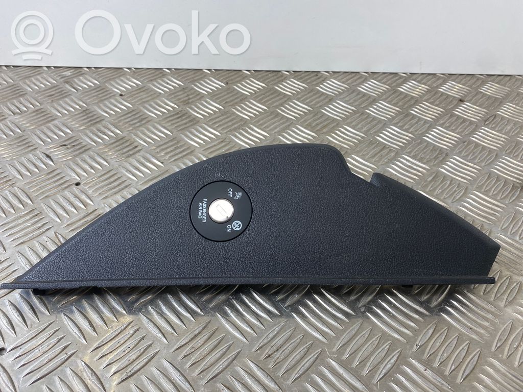 Hyundai Tucson TL Boczny element deski rozdzielczej 