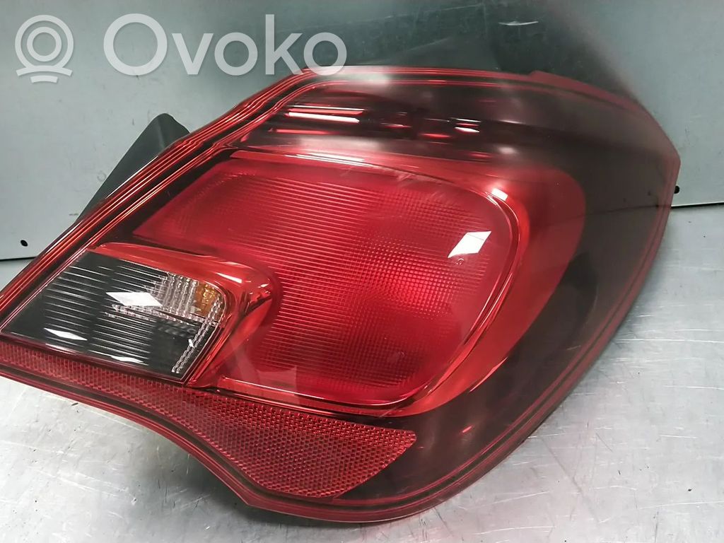 Opel Corsa E Aizmugurējais lukturis virsbūvē 