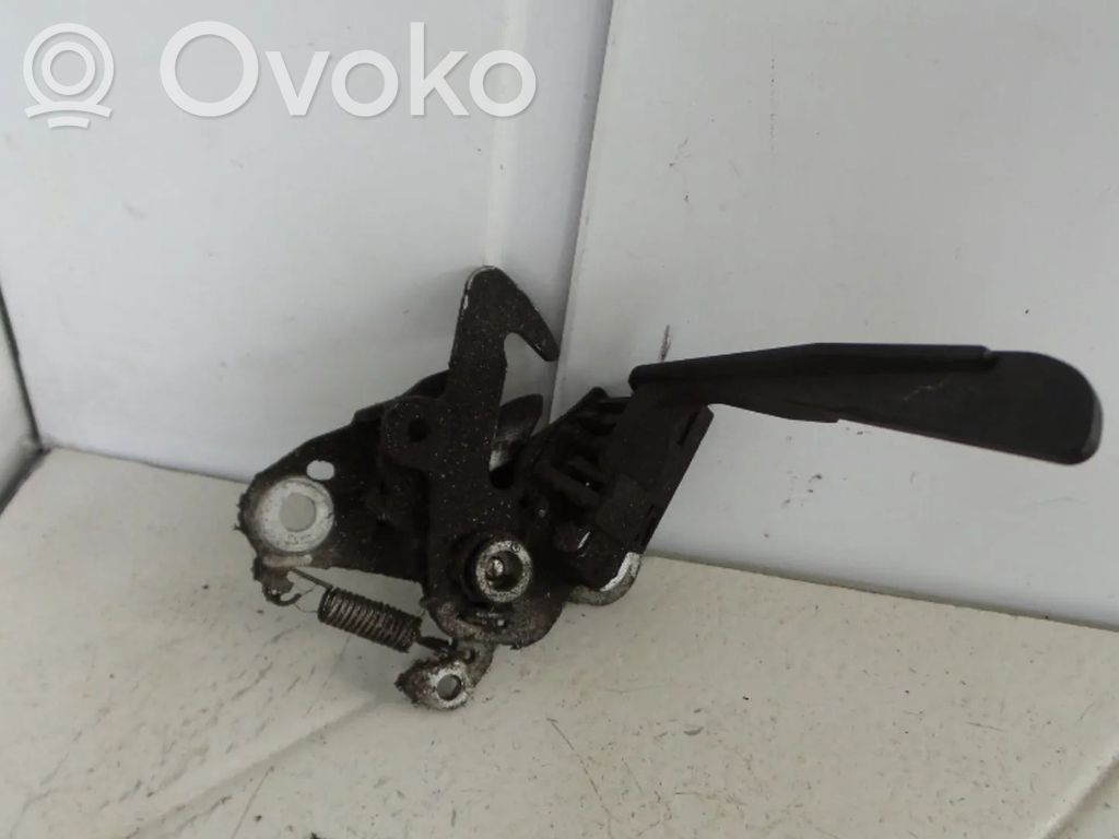 Engine bonnet/hood hinges