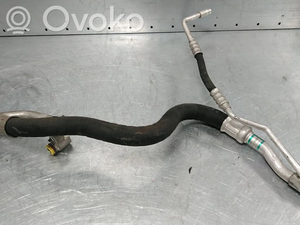 BMW 1 E81 E87 Ilmastointilaitteen putki (A/C) 
