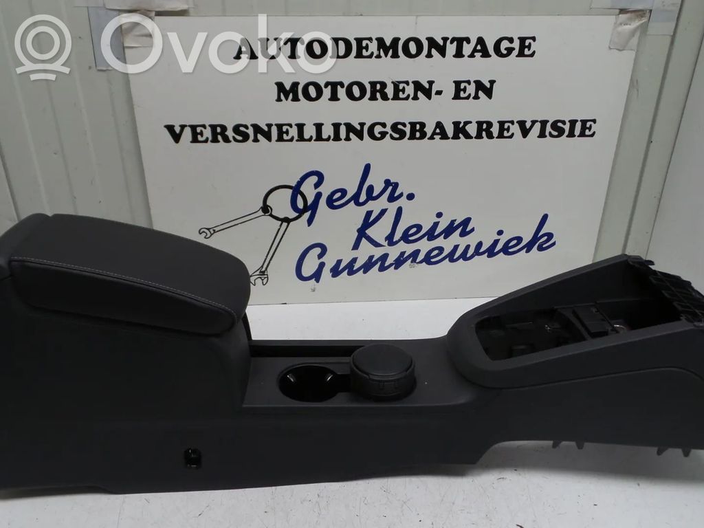 Volkswagen Jetta VI Consolă centrală 