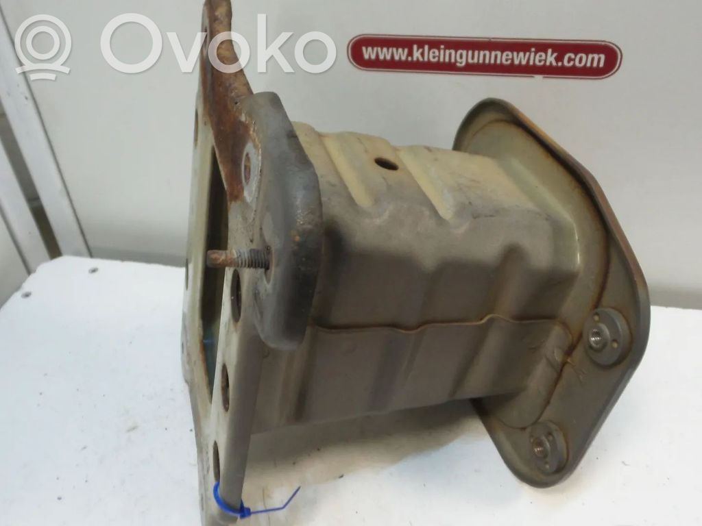 Front bumper mounting bracket
