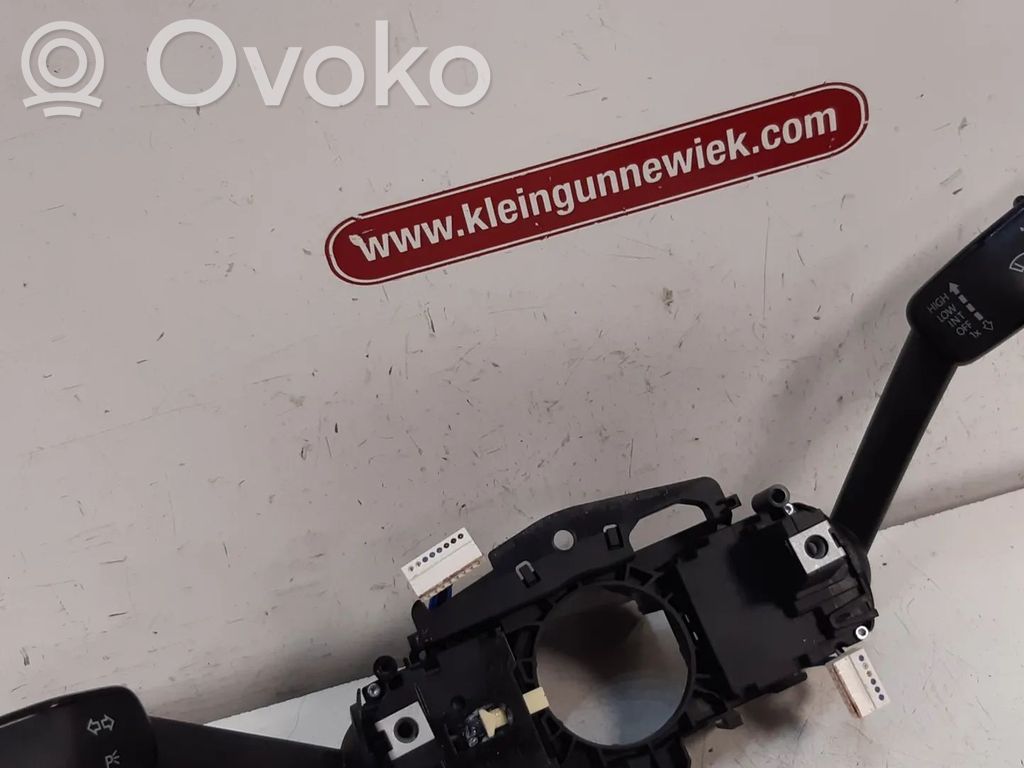 Volkswagen Tiguan Interruptor/palanca de limpiador de luz de giro 