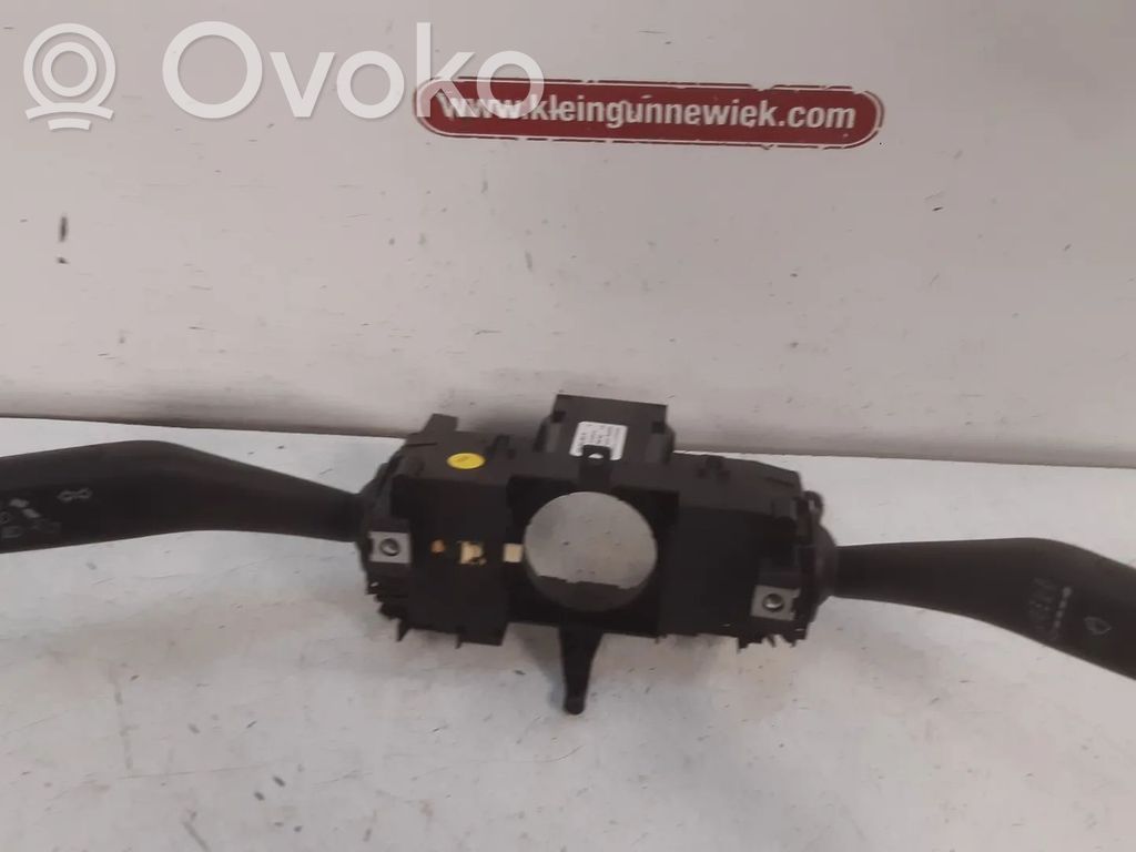 Volkswagen Up Interruptor/palanca de limpiador de luz de giro 