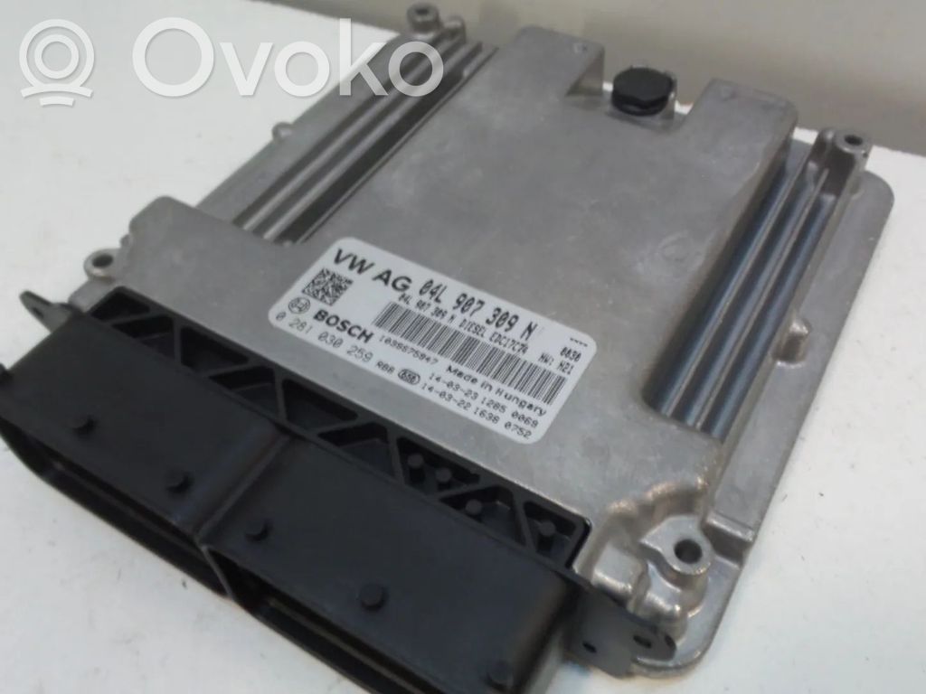 Volkswagen Golf VII Engine control unit/module 