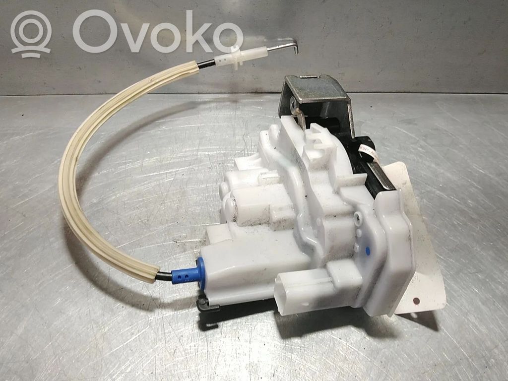 Priekšpusē slēdzene   51817366