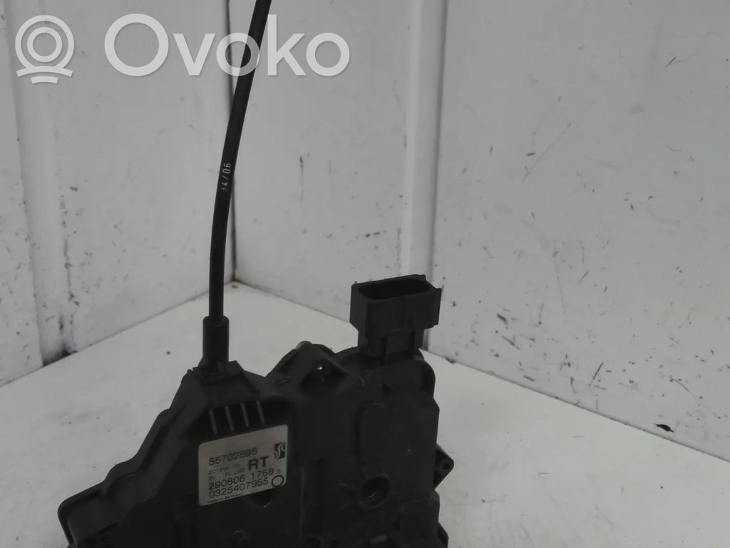 Opel Corsa D Priekšpusē slēdzene 
