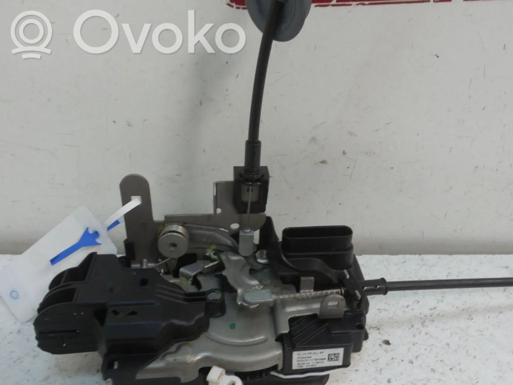 Volvo V40 Front door lock 