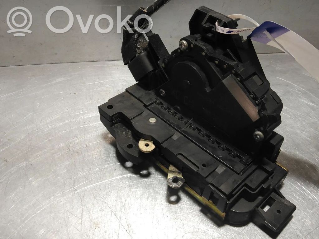 Ford Focus Priekšpusē slēdzene 