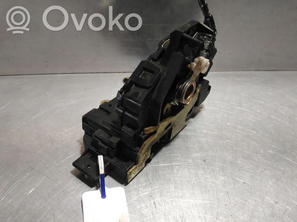 Ford Focus Priekšpusē slēdzene 
