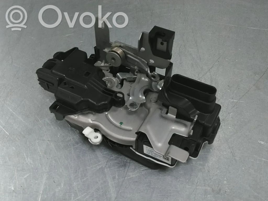 Volvo XC40 Priekšpusē slēdzene 