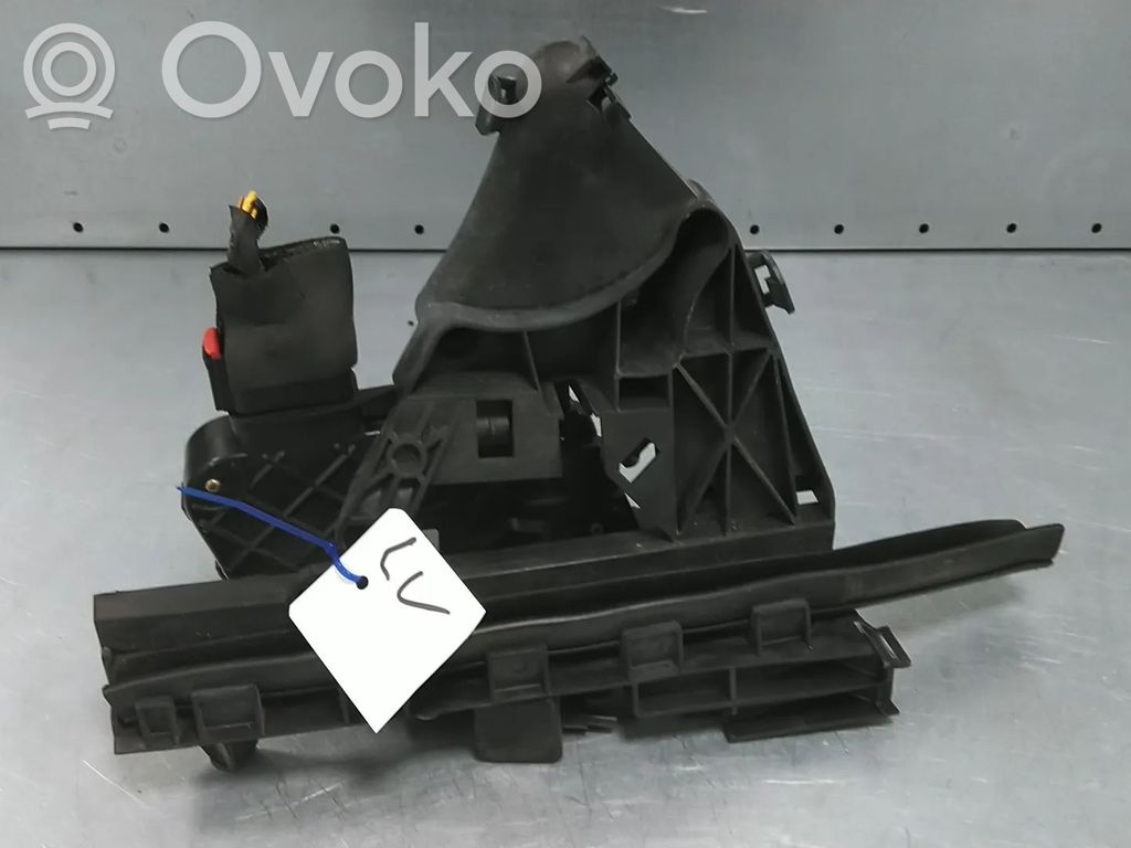 Volvo V50 Priekšpusē slēdzene 