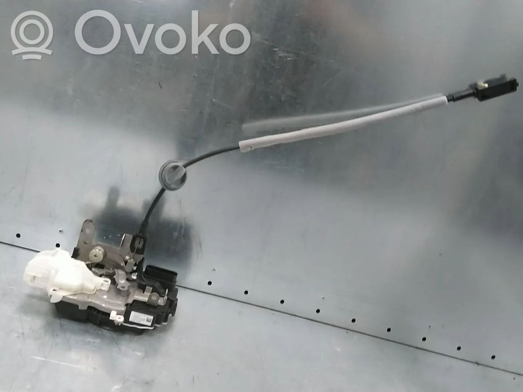 Volvo V40 Front door lock 
