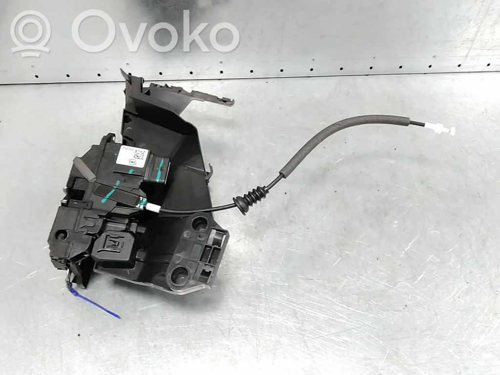 Volvo XC60 Priekšpusē slēdzene 