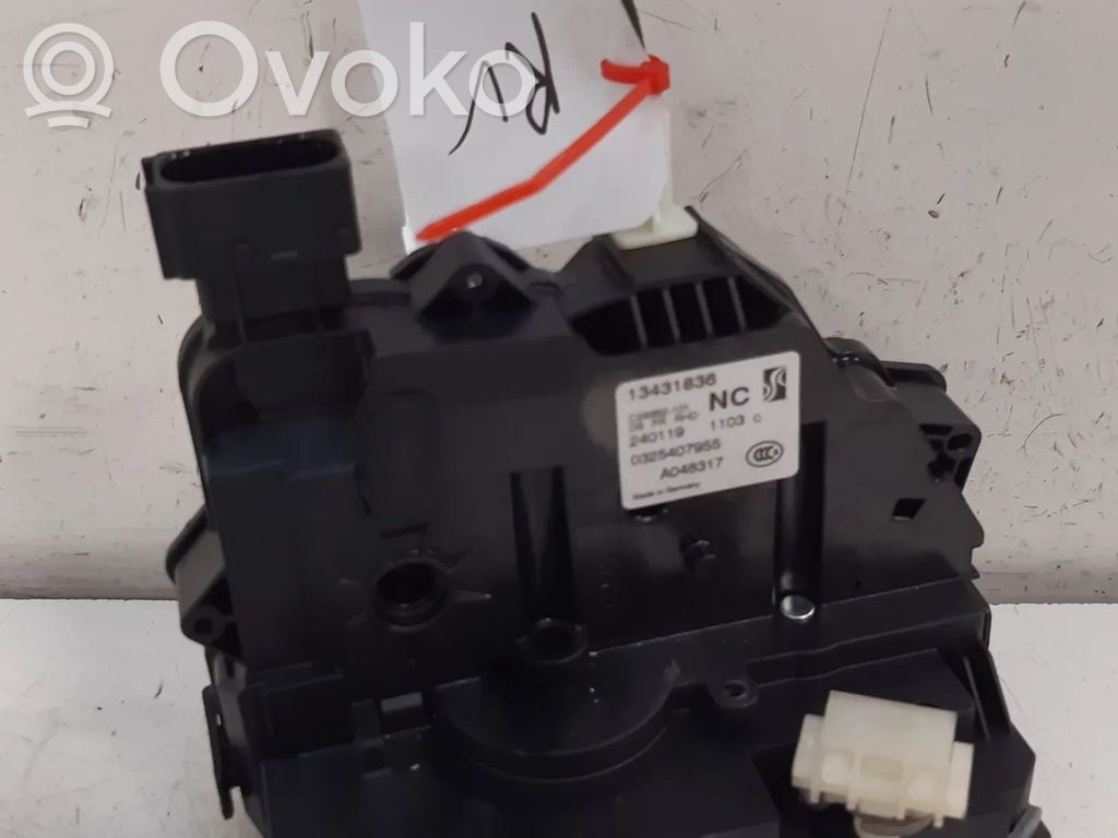 Opel Corsa E Front door lock 