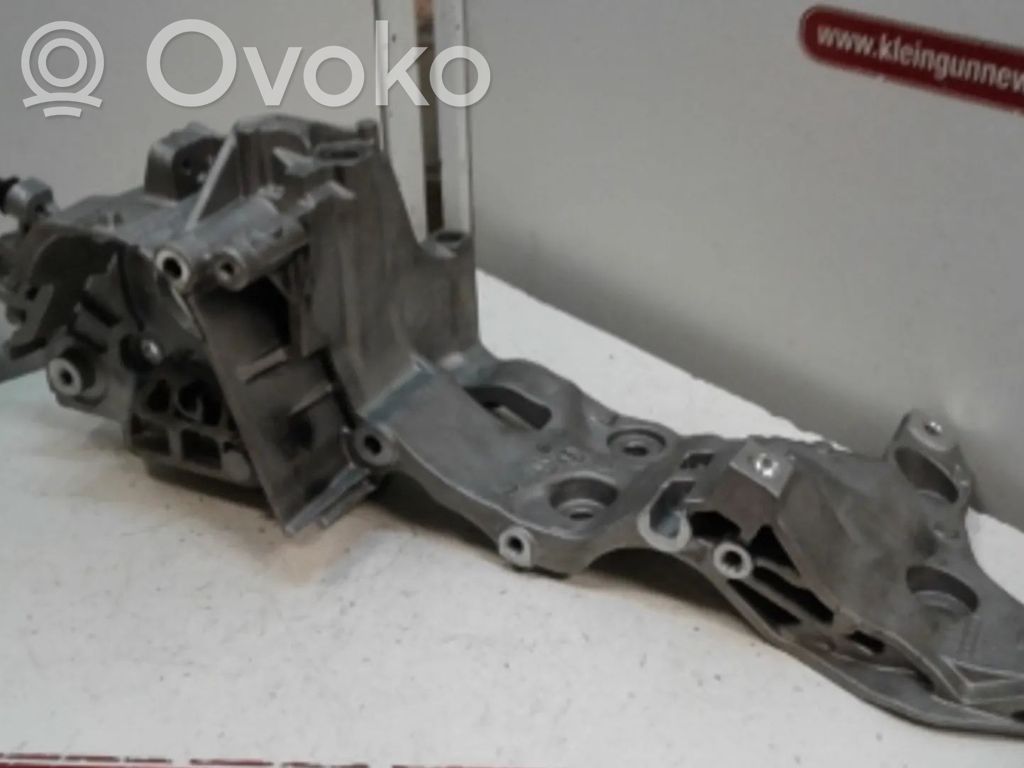 Volkswagen PASSAT B8 Soporte del alternador 