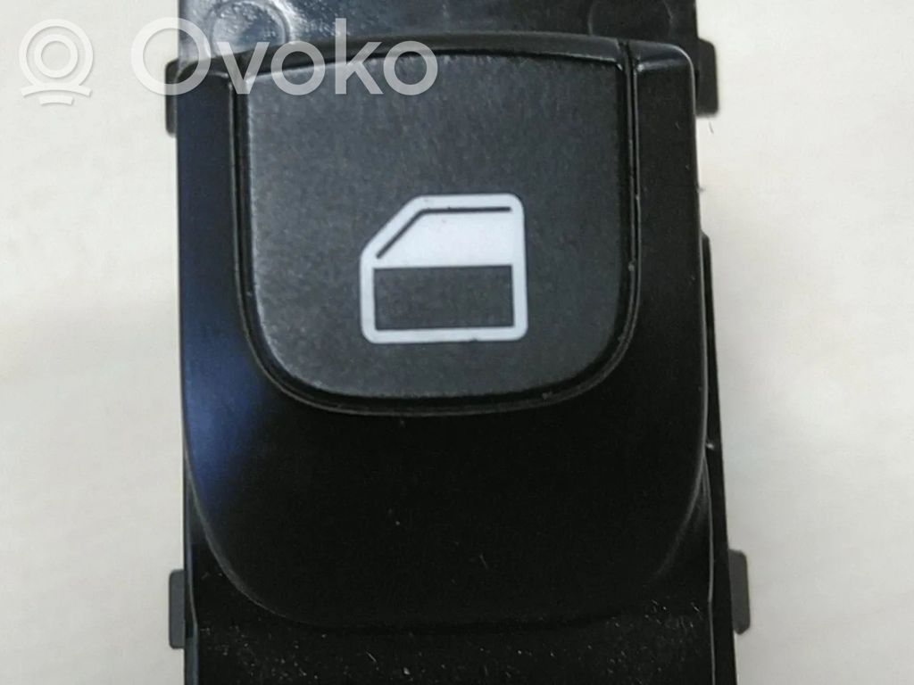 Electric window control switch   93580G6000