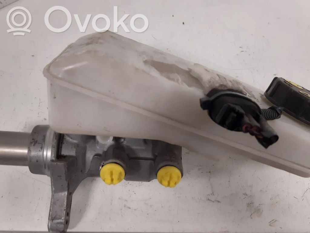 Volvo XC40 Главный тормозной цилиндр 
