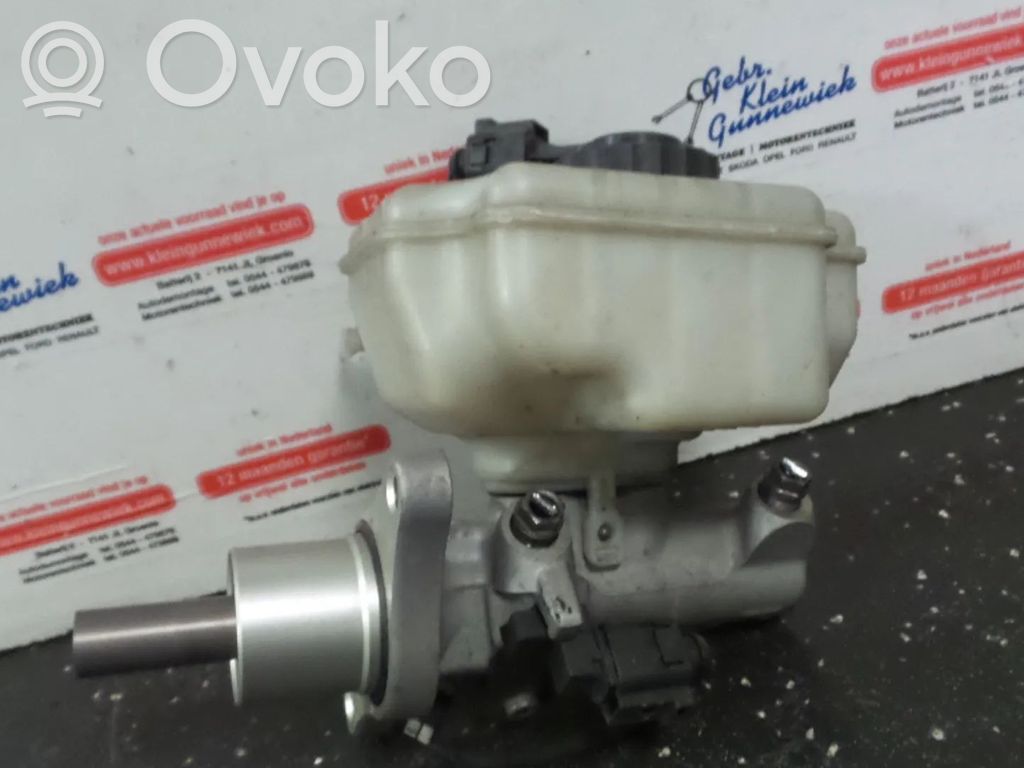 Volkswagen Golf V Master brake cylinder 