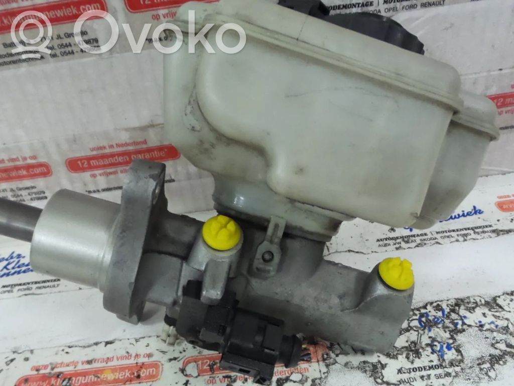 Volkswagen Golf V Master brake cylinder 