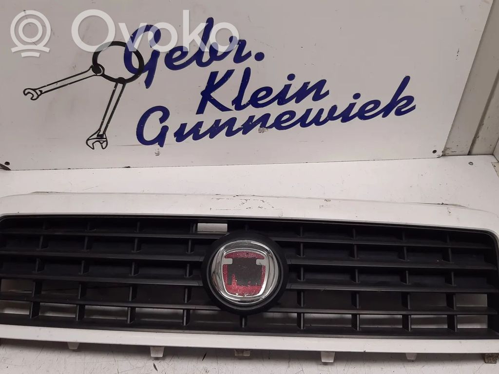 Fiat Doblo Front bumper upper radiator grill 
