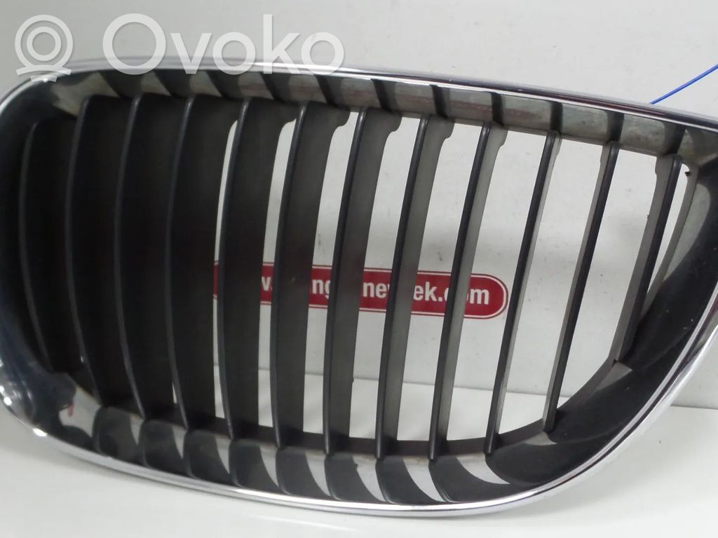 BMW 1 E81 E87 Augšējais režģis 