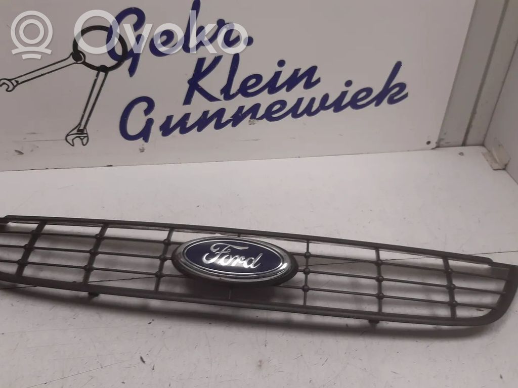 Ford Focus Augšējais režģis 
