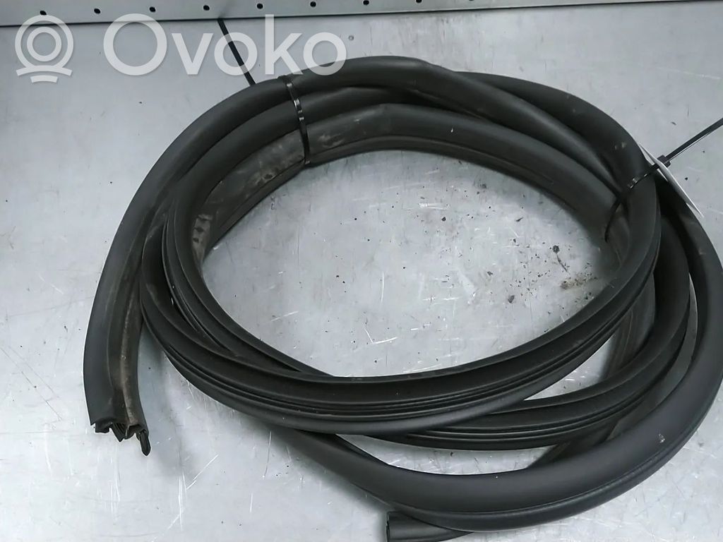 Renault Trafic III (X82) Gumowa uszczelka drzwi 