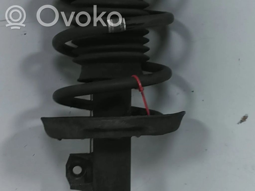Opel Corsa D Priekšpusē amortizators 
